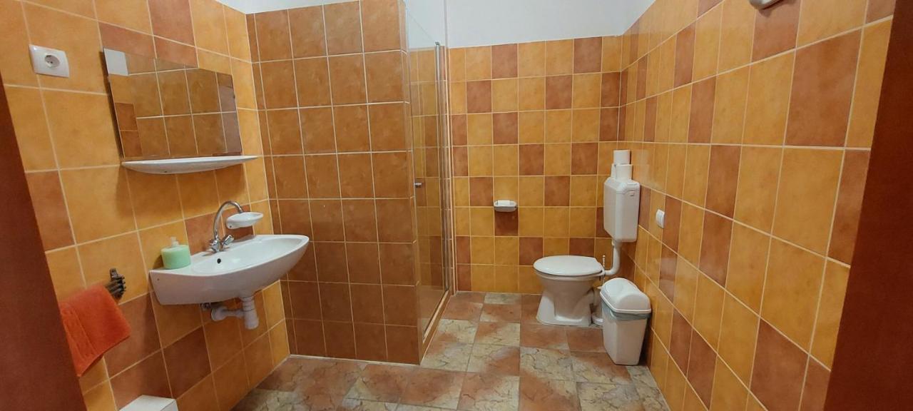 Bordany Hostel מראה חיצוני תמונה